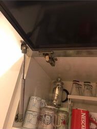 Avcılar merkez mahallesi mutfak dolabı camlı kapak menteşe ve amortisör tamir işlemi