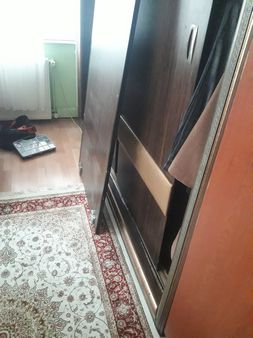 Avcılar Tahtakale mahallesi sürgülü ray kapaklı elbise dolabı kapak tamir işlemi