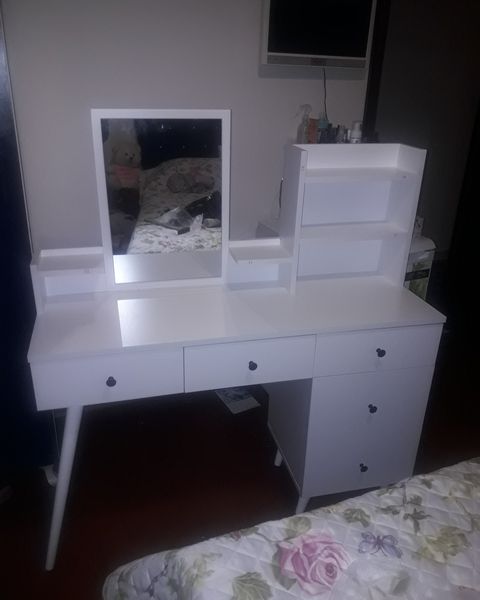 Kemer Mahallesi Çalışma Masası Kurulumu Esenler