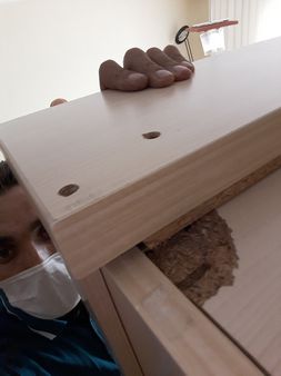 Esenyurt Akşemseddin mahallesi sürgülü ray kapaklı elbise dolabı tamir işlemi yapılırken