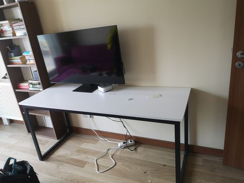 Esenyurt Bağlar Çeşme mahallesi çalışma masası montajı yapıldı teslim edildi.