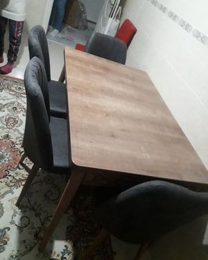 Esenyurt Esenkent Mahallesinde mutfak yemek masası montaj işlemi yapıldı teslim edildi.