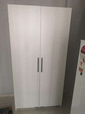 Esenyurt Fatih Mahallesi 2 kapılı elbise dolabı montaj işlemi yapıldı teslim edildi.