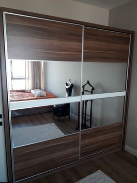 Esenyurt Gökevler Mahallesinde sürgülü ray kapaklı elbise dolabı montaj işlemi yapıldı teslim edildi.