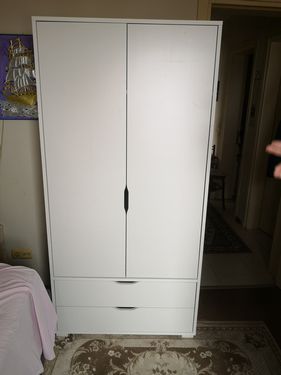 Esenyurt Güzelyurt Mahallesi 2 kapılı elbise dolabı montaj işlemi yapıldı teslim edildi.