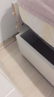 Esenyurt Hürriyet Mahallesinde baza karyola yatak tamiri yapılırken