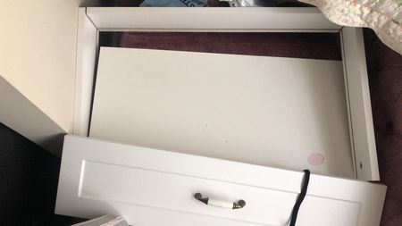 Esenyurt Mehmet Akif Ersoy Mahallesinde çekmece tamiri yapılırken.