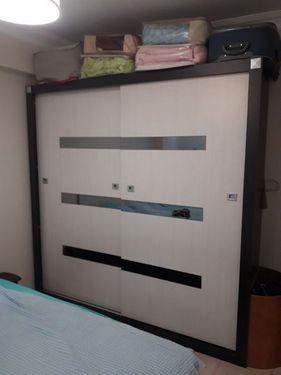 Esenyurt Mevlana Mahallesinde sürgülü ray kapaklı elbise dolabı kapak tamir işlmei