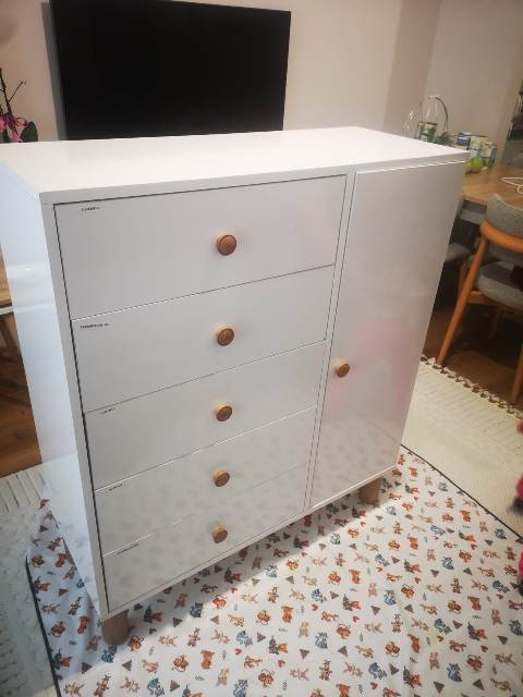 Esenyurt İnönü mahallesinde 4 çekmeceli mobilya kurulum işlemi yapıldı. İlke Mobilya