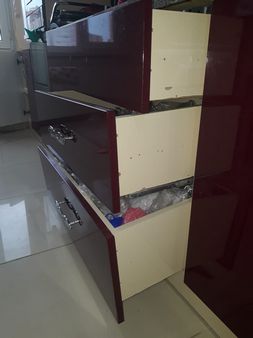 Esenyurt Turgut Özal Mahallesi mutfak dolabı çekmece onarımı ve ray değişim işlemi.