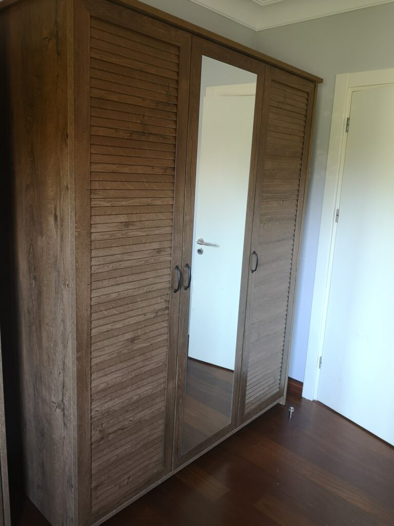 Küçükçekmece Beşyol Mahallesi 3 Kapılı Elbise Dolabı Montaj İşlemi Yapıldı