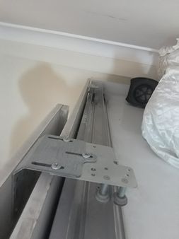 Küçükçekmece Cennet mahallesi sürgülü ray kapaklı gardırop tamir işlemi