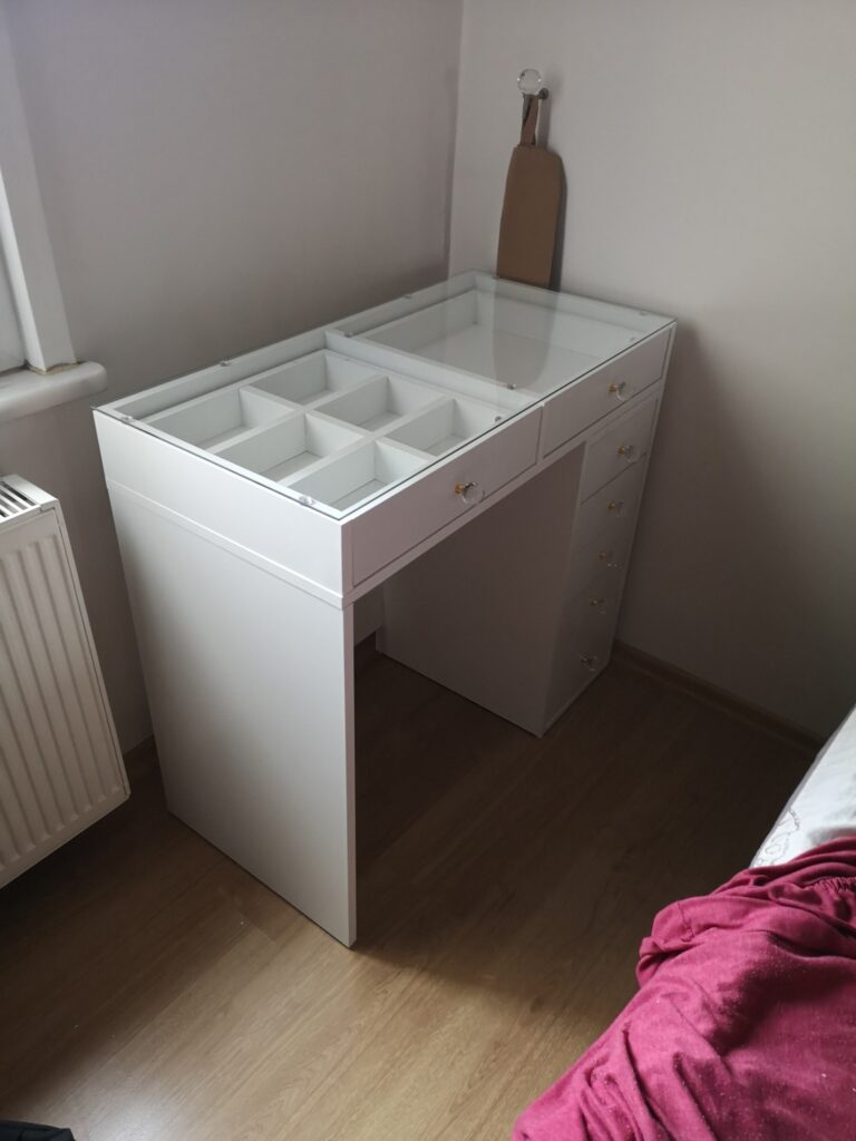 Küçükçekmece Sultan Murat mahallesi makyaj masası montaj işlemi