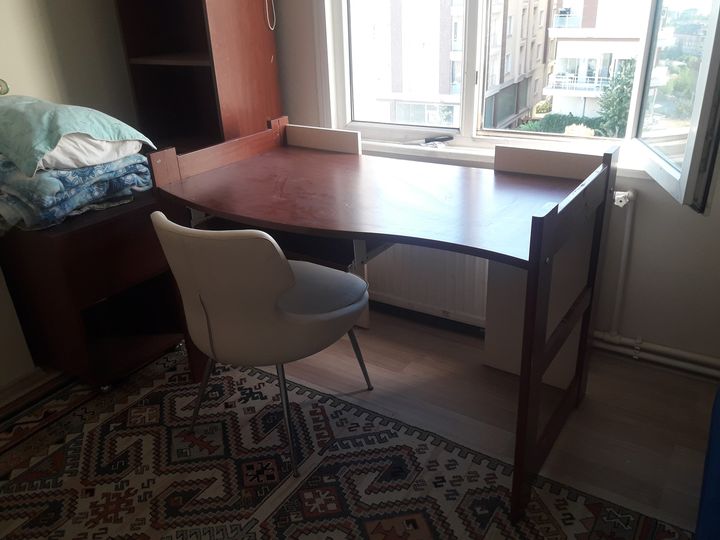 Küçükçekmece Yenimahalle mahallesi çalışma masası montaj işlemi