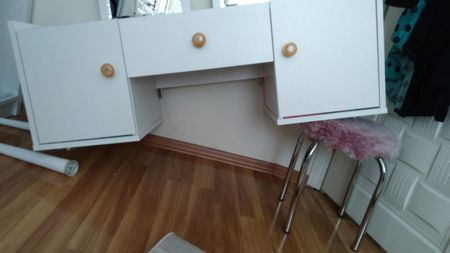 makyaj masası ayağı kırılması örneği