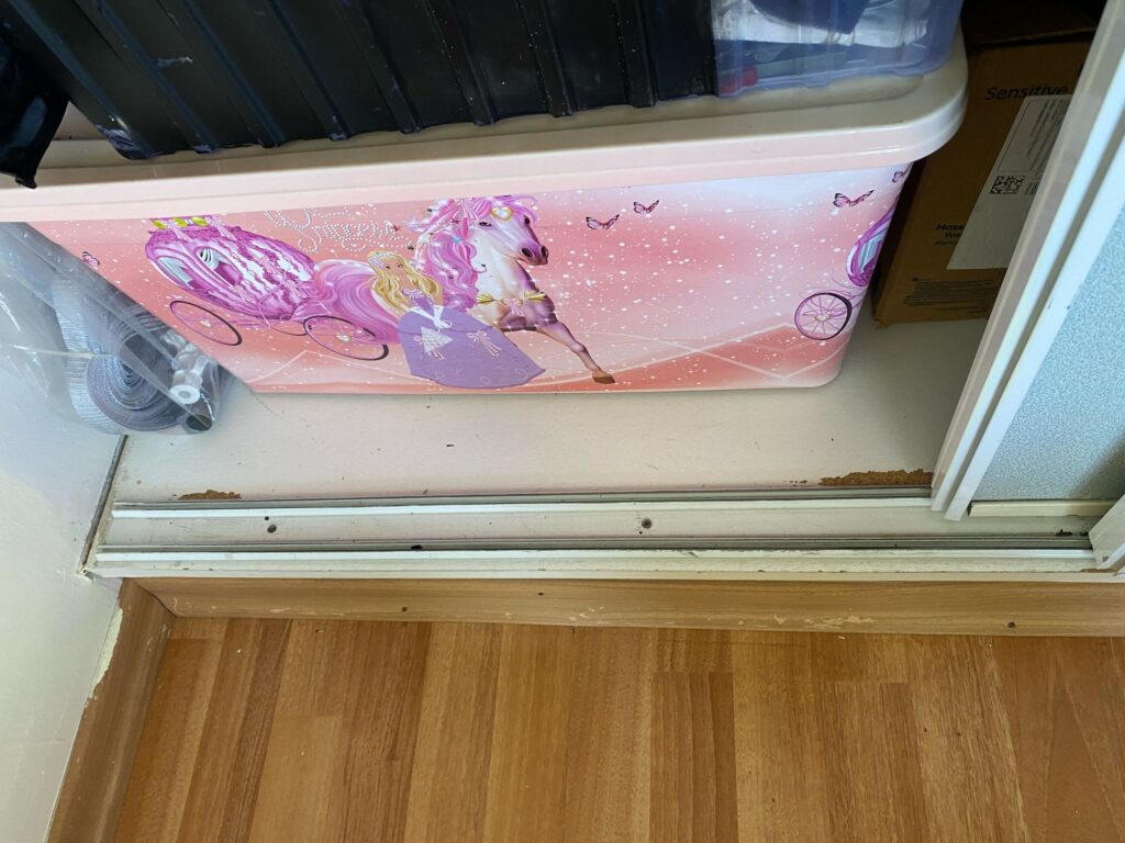 Büyükçekmece Sinanoba mahallesinde gardırop ray değişim işlemi yapıldı