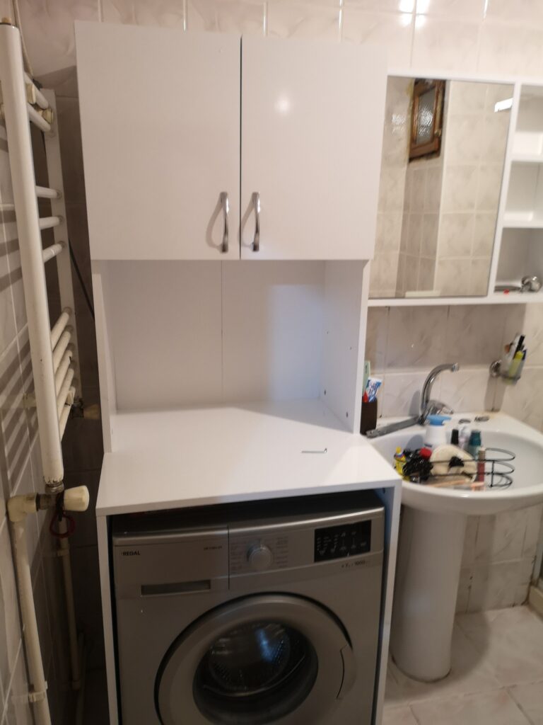 Beylikdüzü Adnan Kahveci mahallesinde banyo dolabı montaj işlemi yapıldı