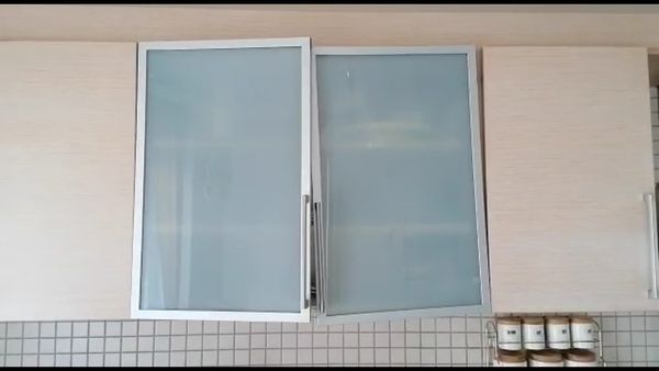 Arnavutköy Adnan Menderes Mahallesinde mutfak dolabı kapak tamiri yapıldı