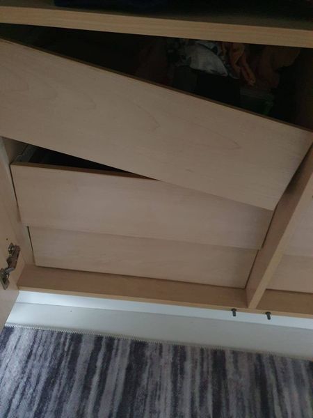 Arnavutköy Haraççı Mahallesi Mobilya Montaj ve Tamir Hizmeti 3 Arnavutköy Haraççı Mahallesinde elbise dolabı çekmece tamiri yapıldı