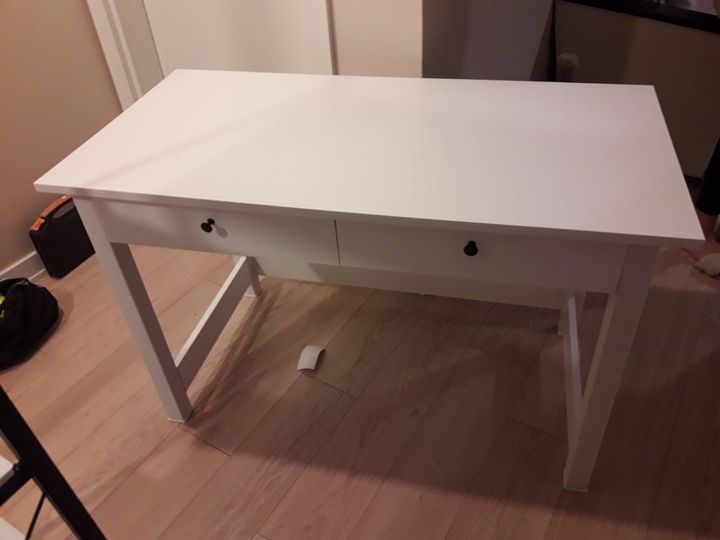 Arnavutköy Karlıbayır Mahallesinde çalışma masası montajı yapıldı