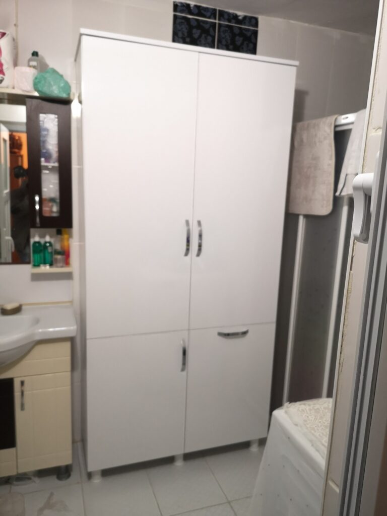 Bahçelievler Cumhuriyet mahallesinde banyo dolabı montajı yapıldı