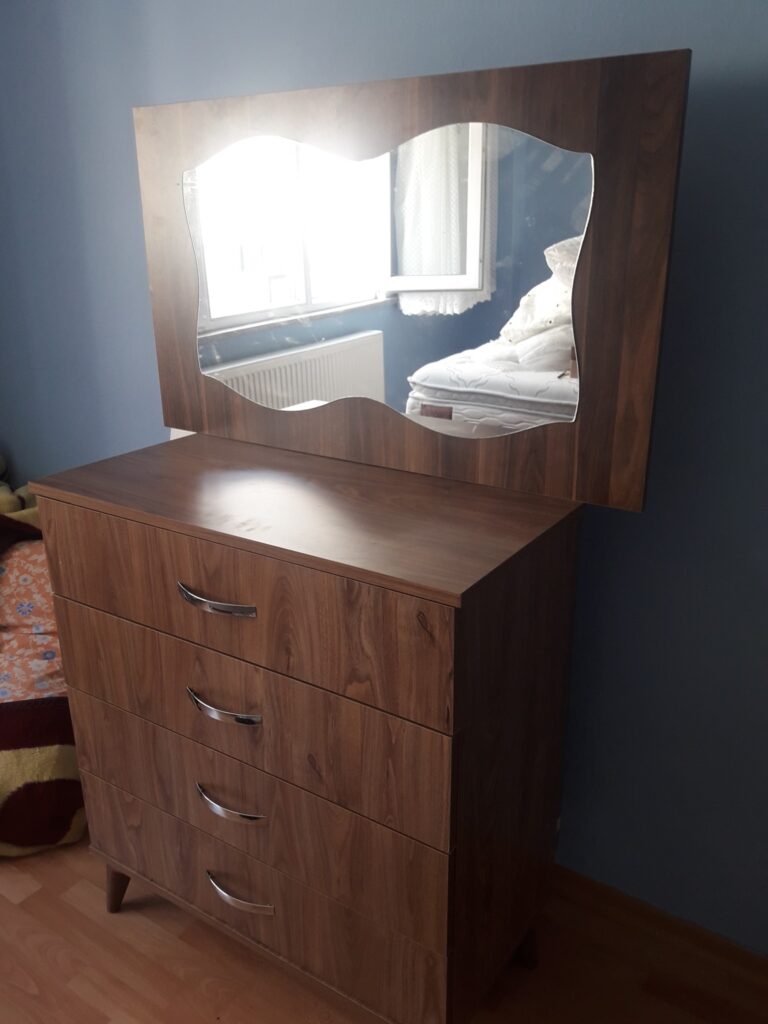 Bahçelievler Fevzi Çakmak Mahallesinde şifonyer montaj işlemi yapıldı