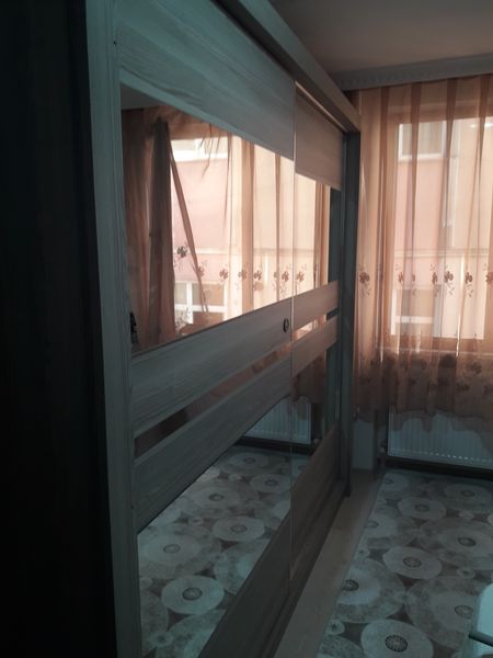 Bahçelievler Kocasinan Merkez mahallesinde sürgülü elbise dolabı ray ve teker değiştirme işlemi yapıldı