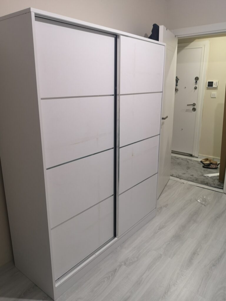 Bahçelievler şirinevler mahallesinde sürgülü ray kapaklı elbise dolabı tamir işlemi yapıldı