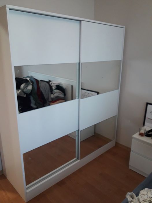 Bakırköy yenimahallede sürgülü ray kapaklı elbise dolabı tamir işlemi yapıldı teslim edildi.