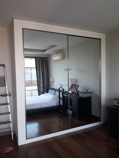 Bakırköy yeşilyurt mahallesinde sürgülü ray kapaklı elbise dolabı kapak tamir işlemi yapıldı