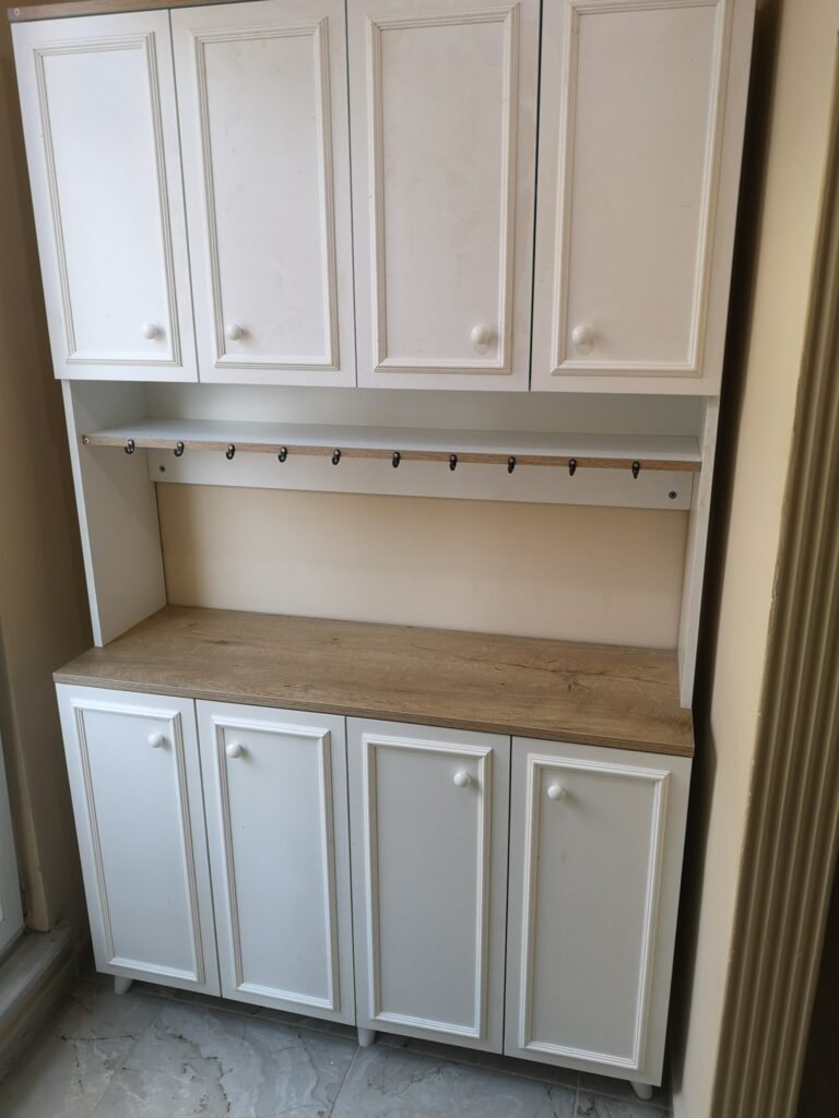 Bayrampaşa yıldırım mahallesinde internetten alınan kahve köşesi dolabı montaj işlemi yapıldı