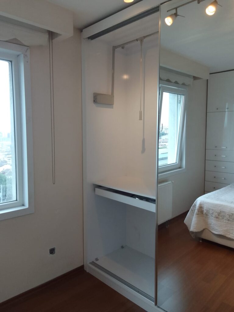 Beyoğlu Halıcıoğlu Mahallesinde gardırop tamiri yapıldı
