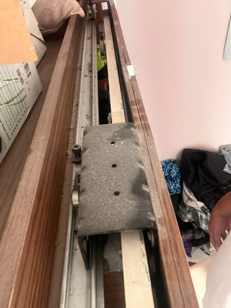 İstiklal Mahallesi Mobilya Montaj ve Tamir Hizmeti 3 İstiklal Mahallesinde sürgülü ray kapaklı elbise dolabı tamir işlemi yapıldı