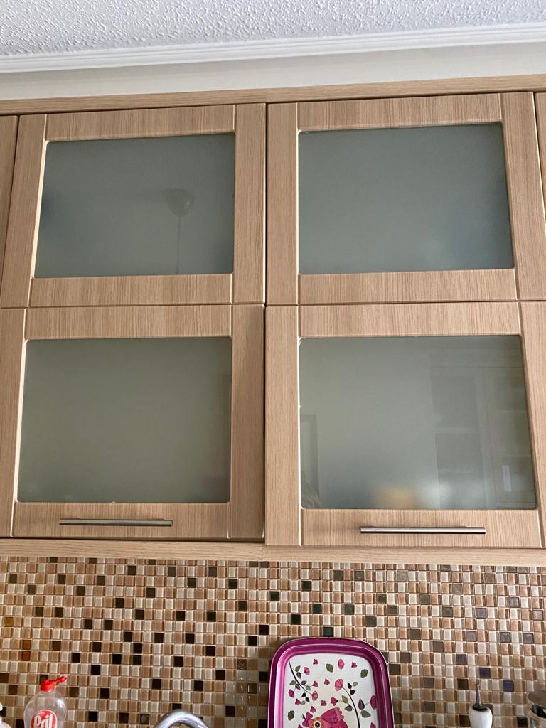 Kadı Mehmet Efendi Mahallesinde mutfak dolabı kapak tamiri yapıldı