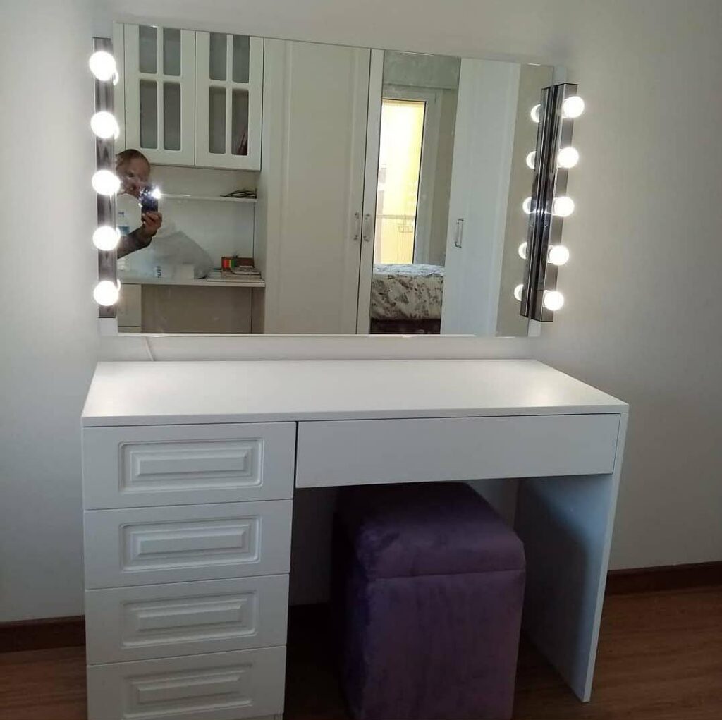 Kamer Hatun Mahallesinde makyaj masası montajı yapıldı