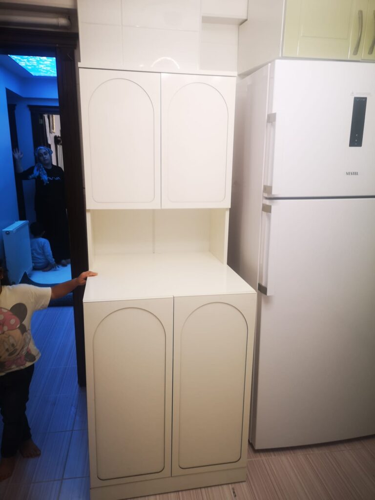 Kuloğlu Mahallesinde çamasır makinesi kabini montaj işlemi yapıldı