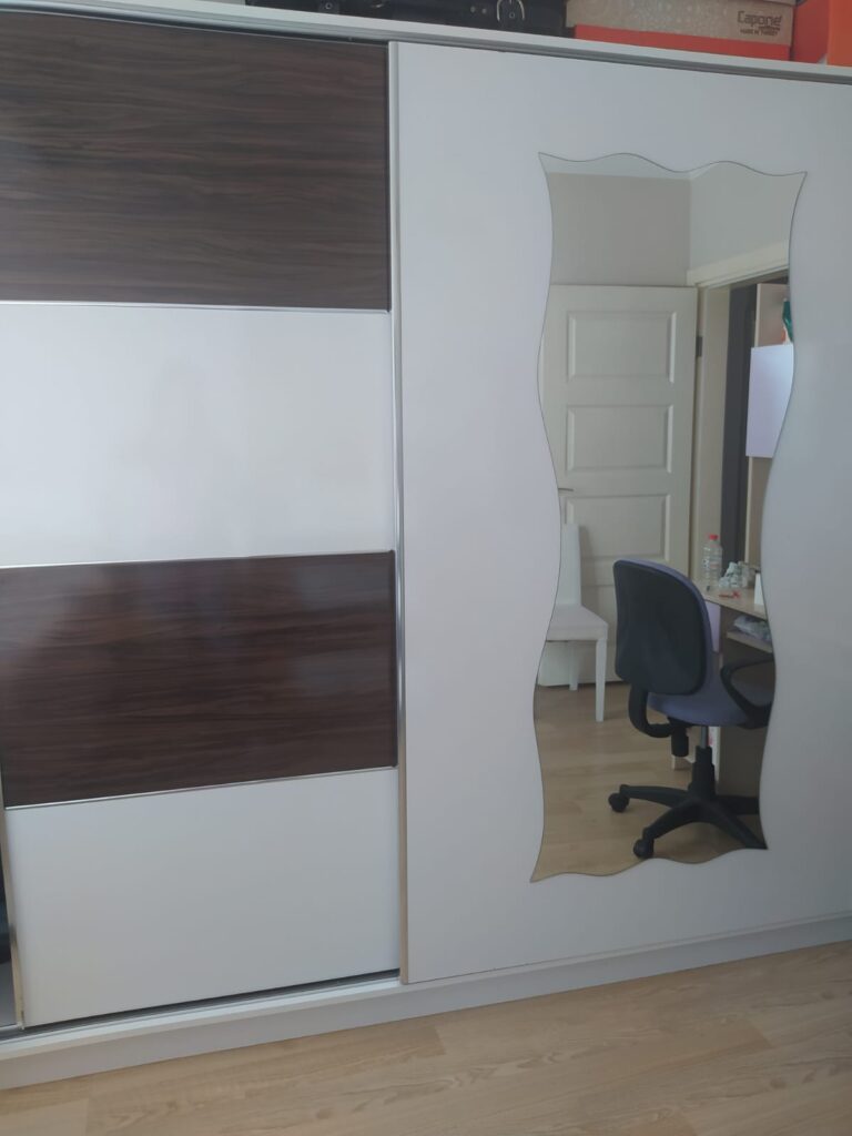 Buyukcekmece 19 mayıs mahallesinde sürgülü ray kapaklı elbise dolabı tamir işlemi yaptık