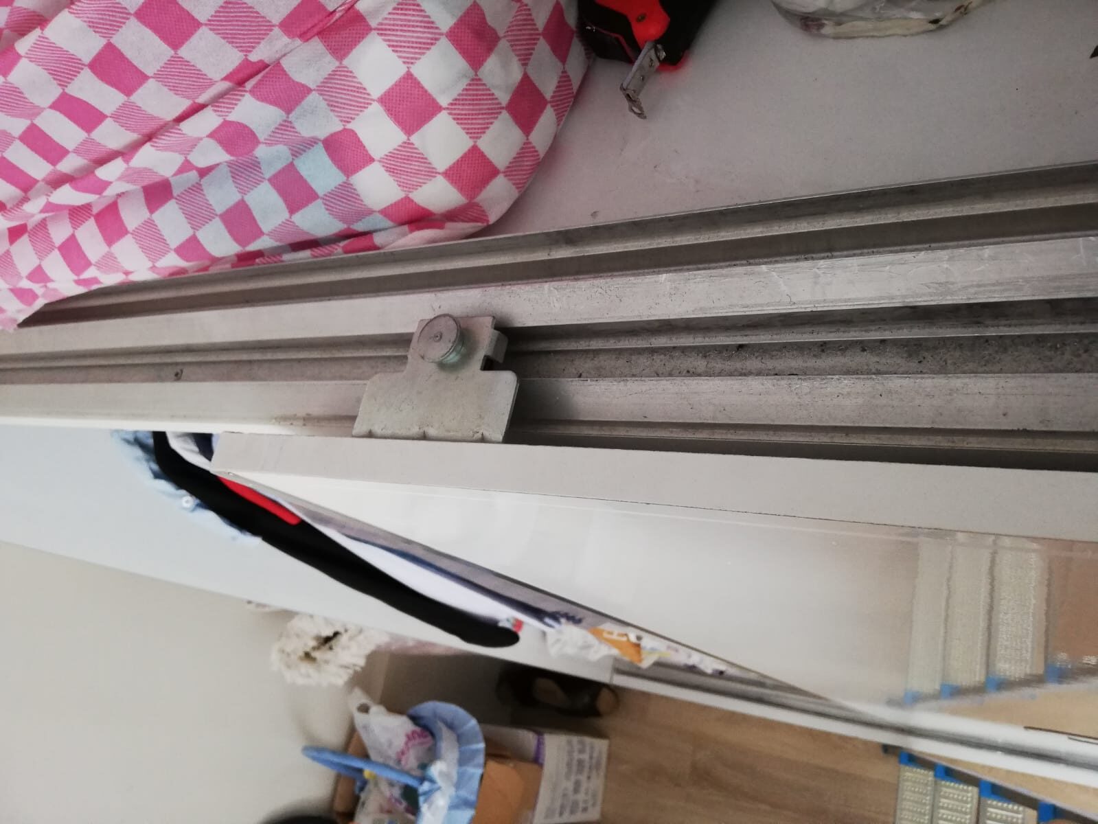 Büyükçekmece alkent 2000 mahallesinde yatak odası sürgü kapak tamir işlemi yapıldı