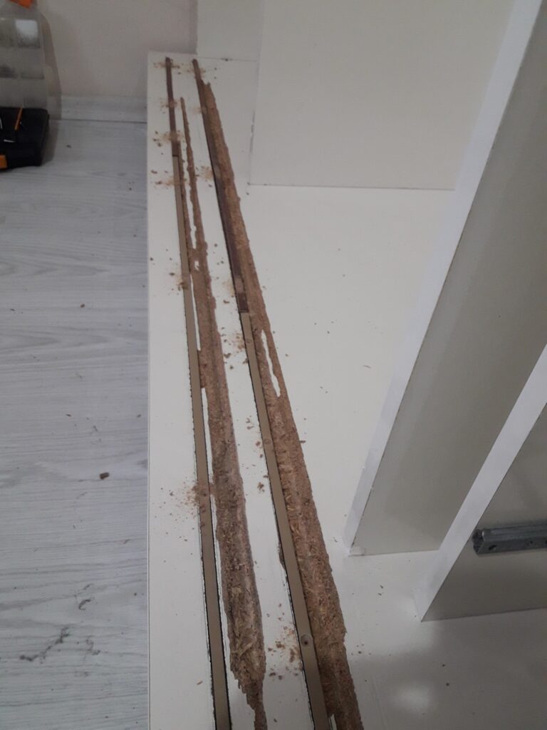 Büyükçekmece Çakmaklı mahallesi sürgülü ray kapaklı elbise dolabı tamir işlemi