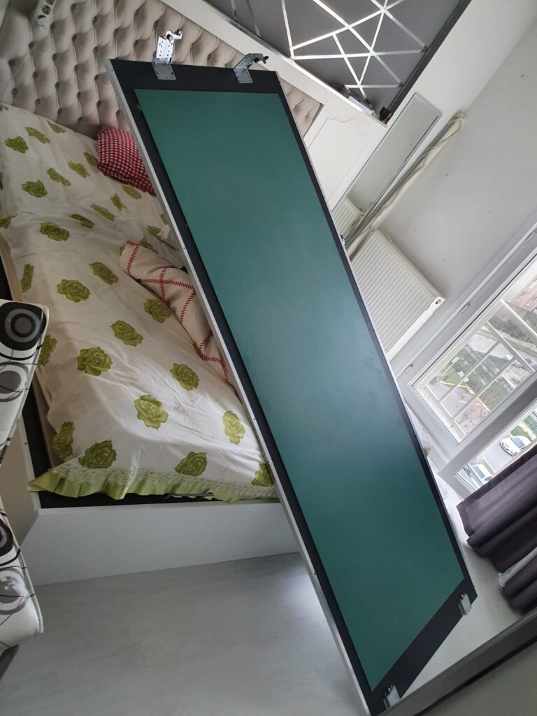 Büyükçekmece Dizdariye mahallesinde düşen sürgülü ray kapağı tamir işlemi yapıldı