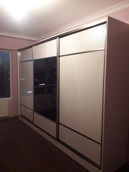Büyükçekmece Mimar Sinan mahallesinde sürgülü ray kapaklı elbise dolabı tamir işlemi