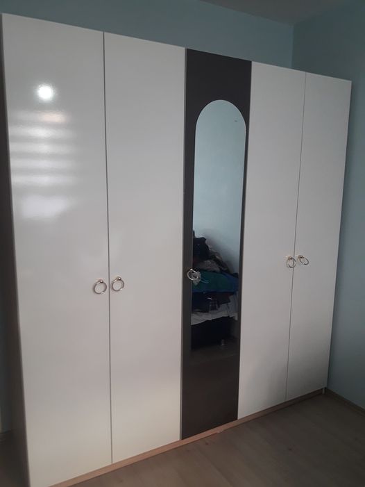 Güngören ilçesinde 5 kapılı elbise dolabı kurulum işlemi yapıldı
