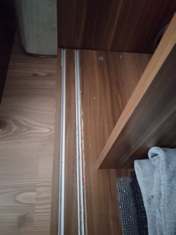 Kağıthane Çağlayan Mahallesinde ray kapaklı elbise dolabı tamir işlemi yapıldı