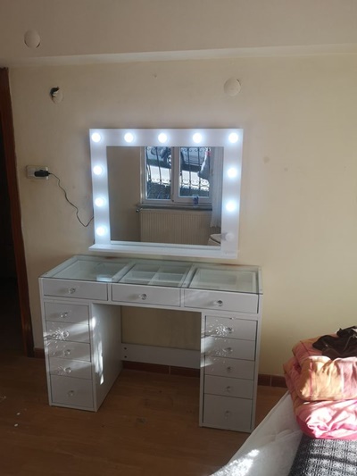 Kağıthane Sanayi Mahallesinde makyaj masası montajı yapıldı