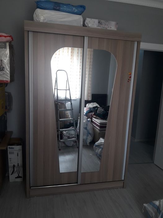 Bayrampaşa Kocatepe mahallesinde sürgülü ray kapaklı elbise dolabı tamir işlemi yapıldı