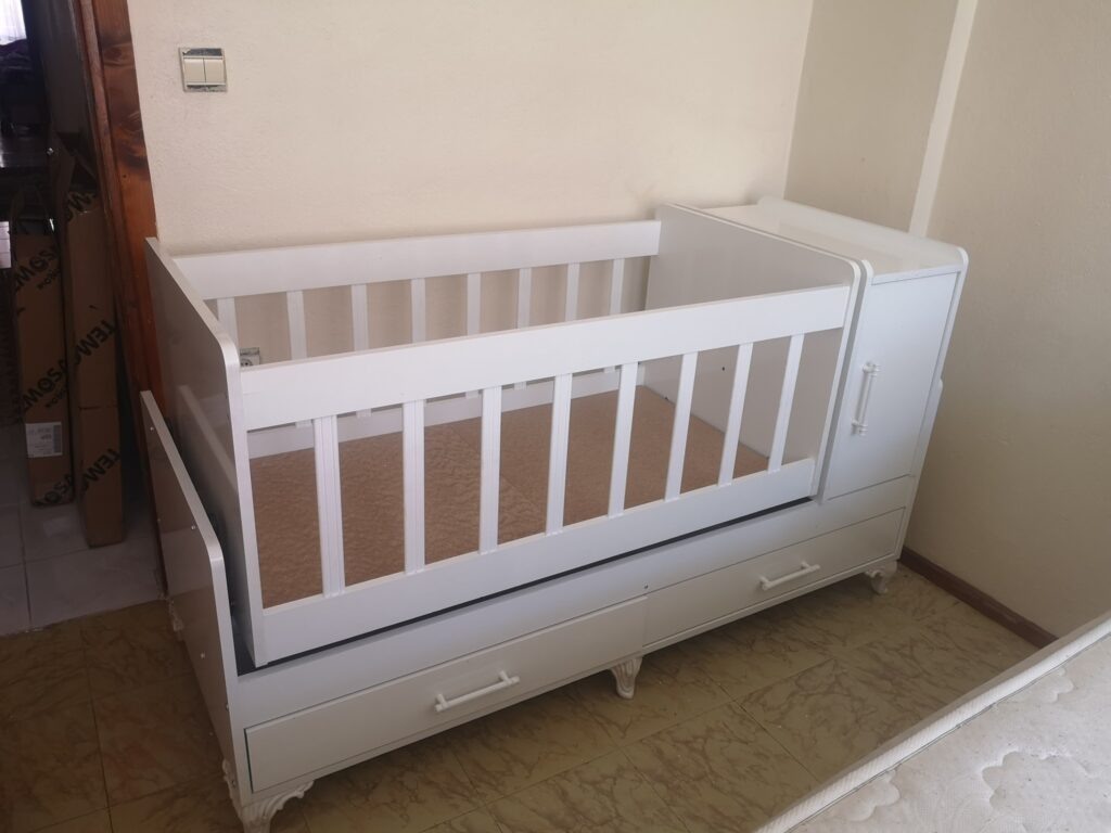 Şişli Yayla Mahallesinde büyüyen beşik karyolası montaj işlemi yapıldı